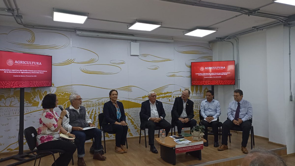 SNICS_MX's tweet photo. El Titular del #SNICS participó en la “Instalación y apertura del Jardín Huerto para Polinizadores de la Secretaría de AGRICULTURA”, con ello nos sumamos a los esfuerzos para hacer conciencia sobre la importancia de los polinizadores en el sector agrícola. https://t.co/764iZ6Sr6v