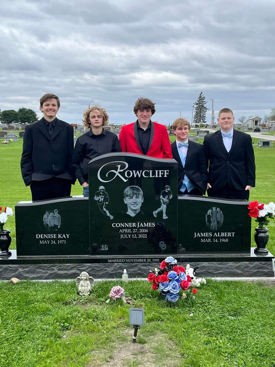 These prom pictures, to me, hit the feels of sadness and pride at the same time.

On Conner's birthday today, proud of these Raiders (and all the others not pictured) for keeping his memory alive.

Happy Heavenly Birthday, Conner.

#IAGDTBAR #RaiderStrong