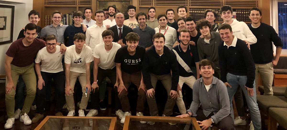 Hoy hemos tenido una tertulia muy interesante con Rafa Yuste, vicepresidente deportivo del Barça. ¡Hemos aprendido muchísimo! ¡Nos ha encantado! ¡Gracias!