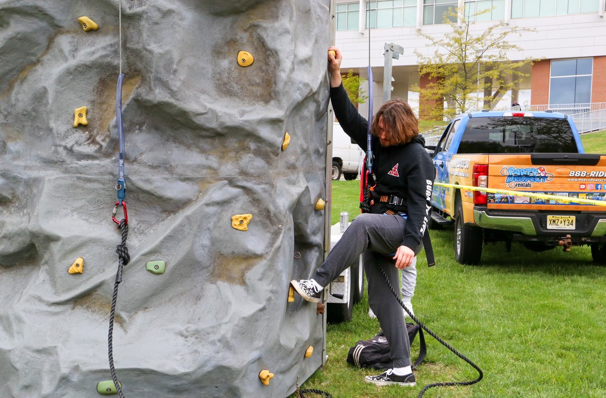 OceanEdu's tweet photo. Kean Ocean Community Day was a blast! Swipe left to see some of our favorite moments! 📸🤍💙
#MyOcean #OCC #OceanCountyCollege #KeanUniversity #KeanOcean #CommunityCollege #College #NJCommCollege #NJCommColleges #CampusViews #CommunityDay https://t.co/HpT0WqVQjb