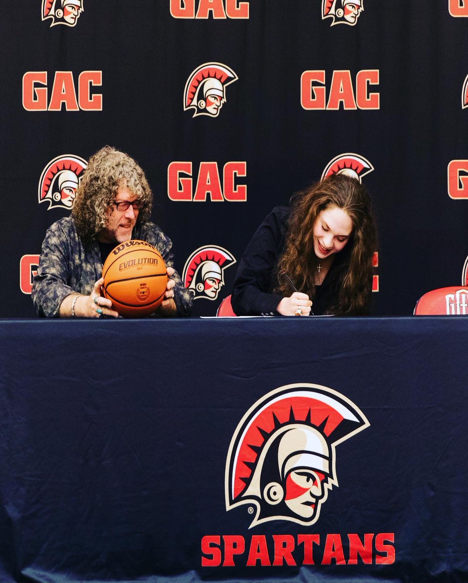 Elizabeth Luick tweet media