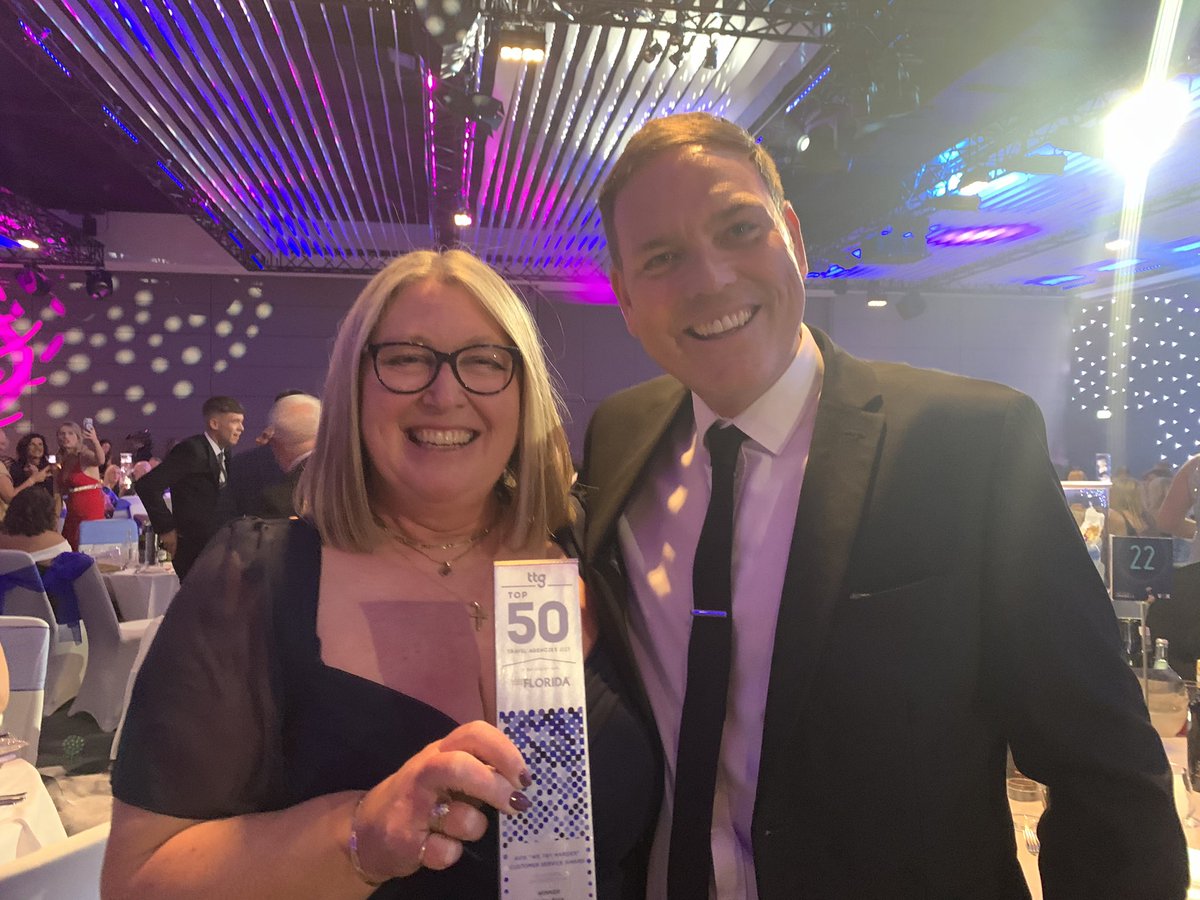 Matt_Harding_'s tweet image. Delighted for our very own Elaine Price from @Holidaysplease picking up the award from @Avis for we try harder customer service hero award #ttgtop50 🍾