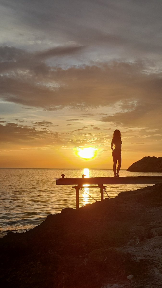 eva_ponferrada's tweet photo. Last sunset in #Ibiza #CalaTarida @Ibiza_Travel @TurismeBalears #IllesBalears #Sunset https://t.co/N4lME28eoz