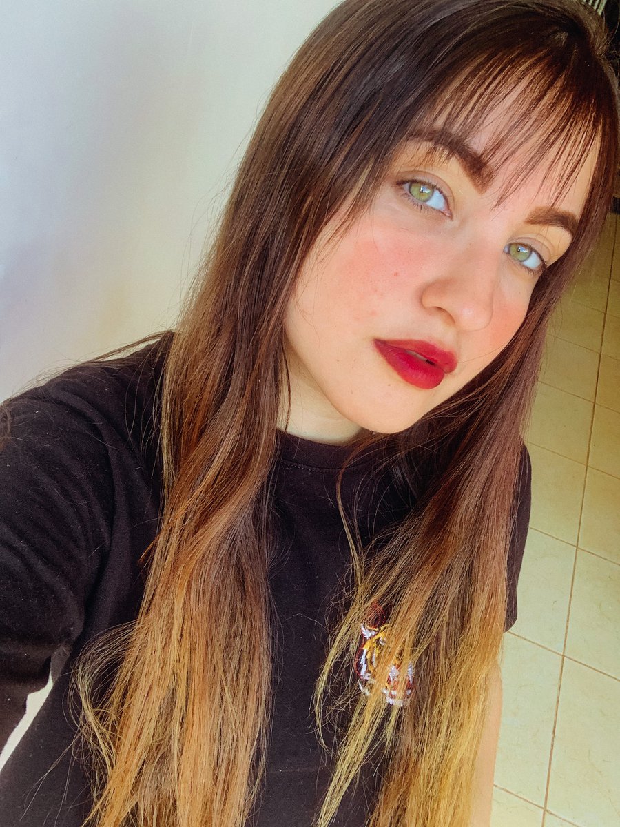 ojoostristxs's tweet image. quer hailey bieber? vai ficar querendo