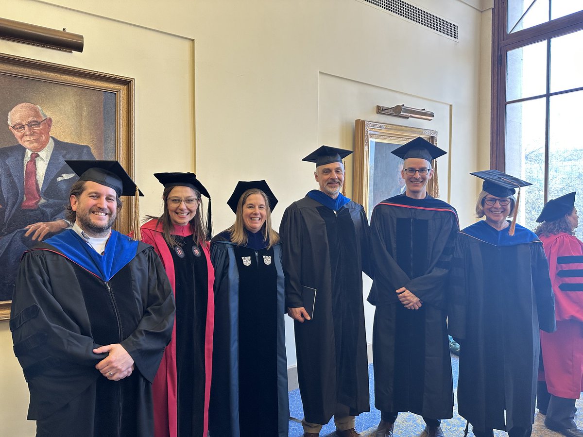 Congratulations ⁦<a href="/umichsph/">University of Michigan School of Public Health</a>⁩ grads! Also, has anyone seen my cap? I lost it somewhere between Hill and SPH 😭