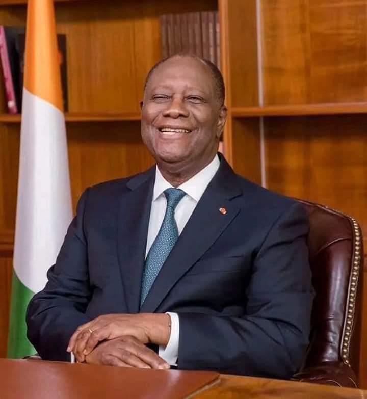AbdoulayeBabaT5's tweet photo. Sincèrement quand je vois cette photo de mon PRADO, je lui donne 49 ans...il peut faire encore hein ! https://t.co/eBl9ULpnNN