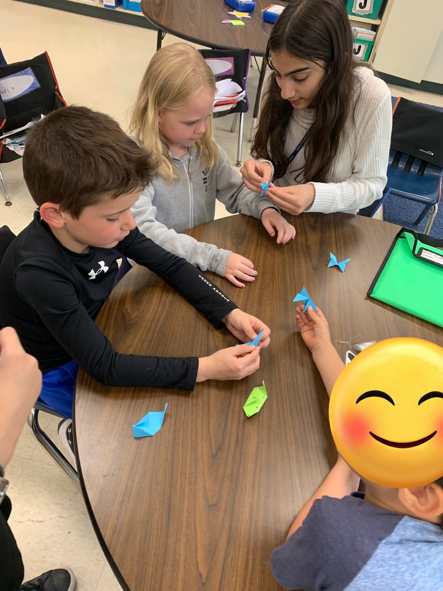 We had three helpful visitors come to class today! They had so much fun with the students! Thank you to all the teachers who made it so special for the kids today! #Hubbard_school