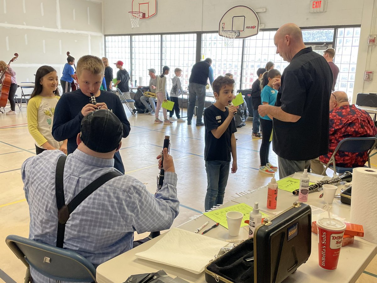 mskpeterson's tweet photo. 4th grade Instrument Petting Zoos at Conant today and Way yesterday! Each 4th grader had the chance to try 10 instruments thanks to our friends from McCourts Music and Detroit Violin Company. We look forward to seeing all 4th graders again on May 10 at BHHS for final selection. https://t.co/MKAypKZh5s