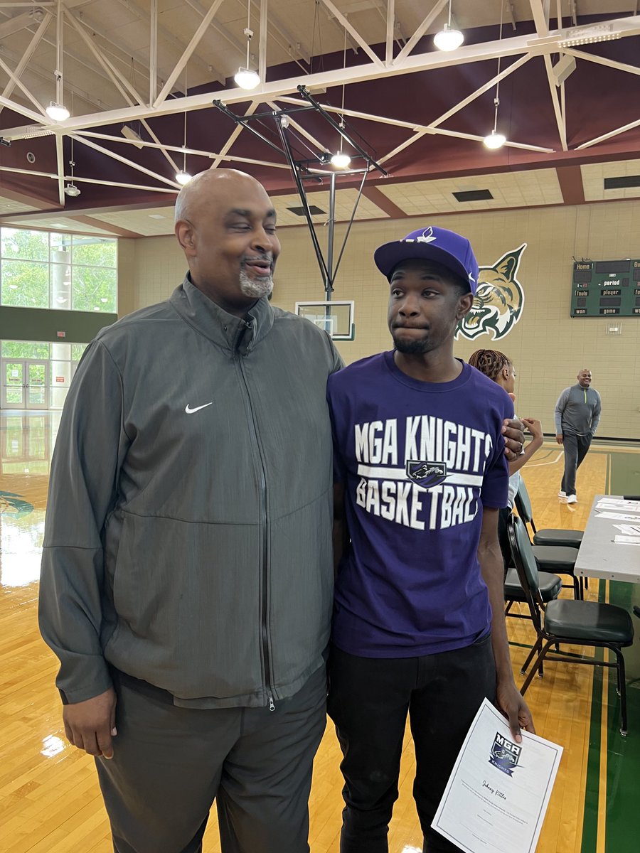 denari2000's tweet photo. Congratulations to ⁦@JohnnyKittles⁩ as he signed with Middle Georgia St today! #Theendgame ! https://t.co/Px0IlPvI6q