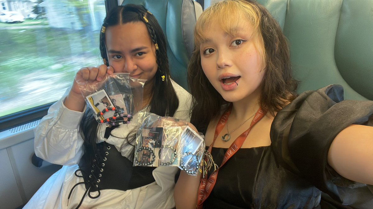 Itsnicol5's tweet photo. Freebies for day 2 see you in a couple hours army @voicesnrm 
-
-
-
-
#AgustD #AgustD_SUGA_Tour #ARMYColombia #AgustD_SUGA_TOUR #day2 #SUGA #freebies https://t.co/wD1RCgTU7C