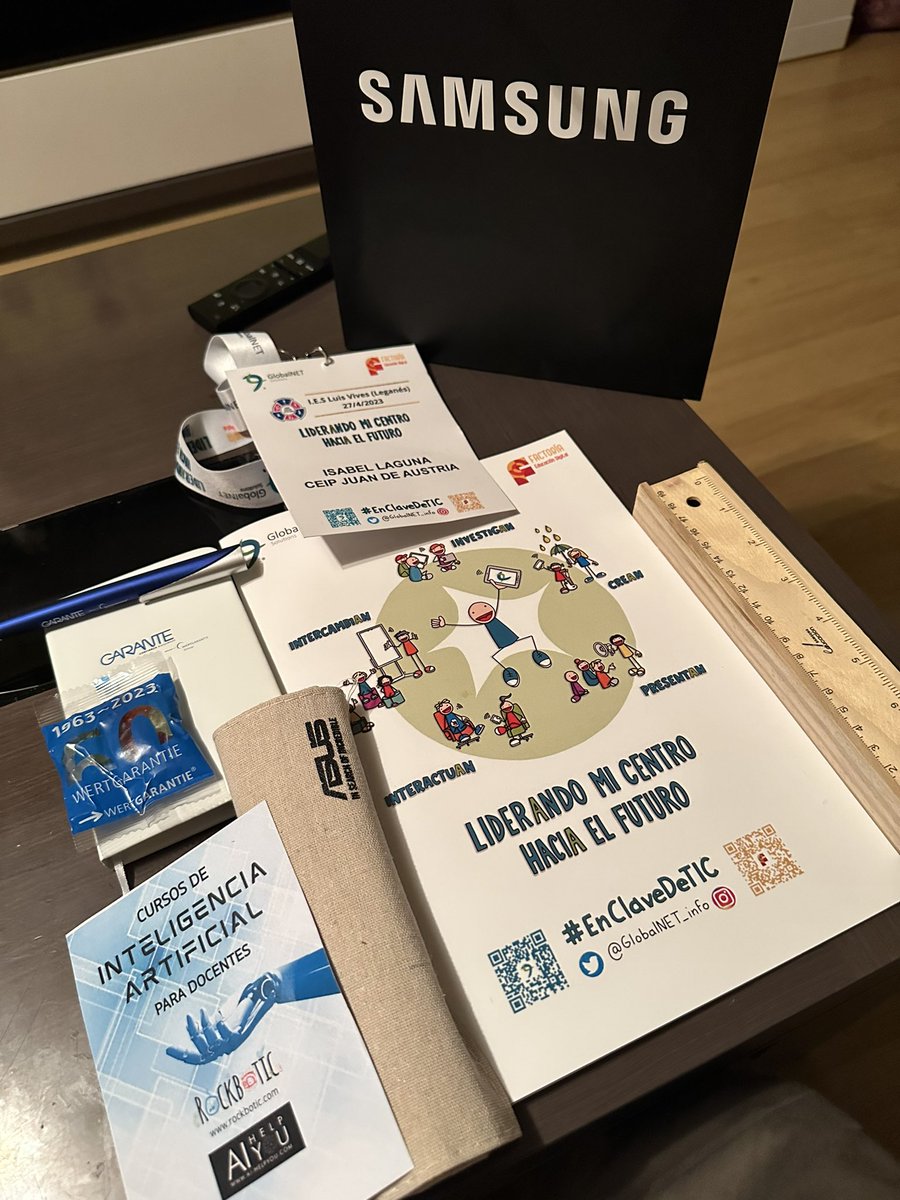 isalr8's tweet photo. #LiderandoMiCentroHaciaElFuturo #JornadaGlobalNET
#EnClaveDeTIC  
Agradecidísima de toda la sabiduría que me llevo, contactos y propuestas!!!! @VRS_Trainer NO TENGO PALABRAS… Una tarde muy bien aprovechada! Gracias también al @ies_luisvives y a @GlobalNET_info Un placer! https://t.co/8klTypR03g