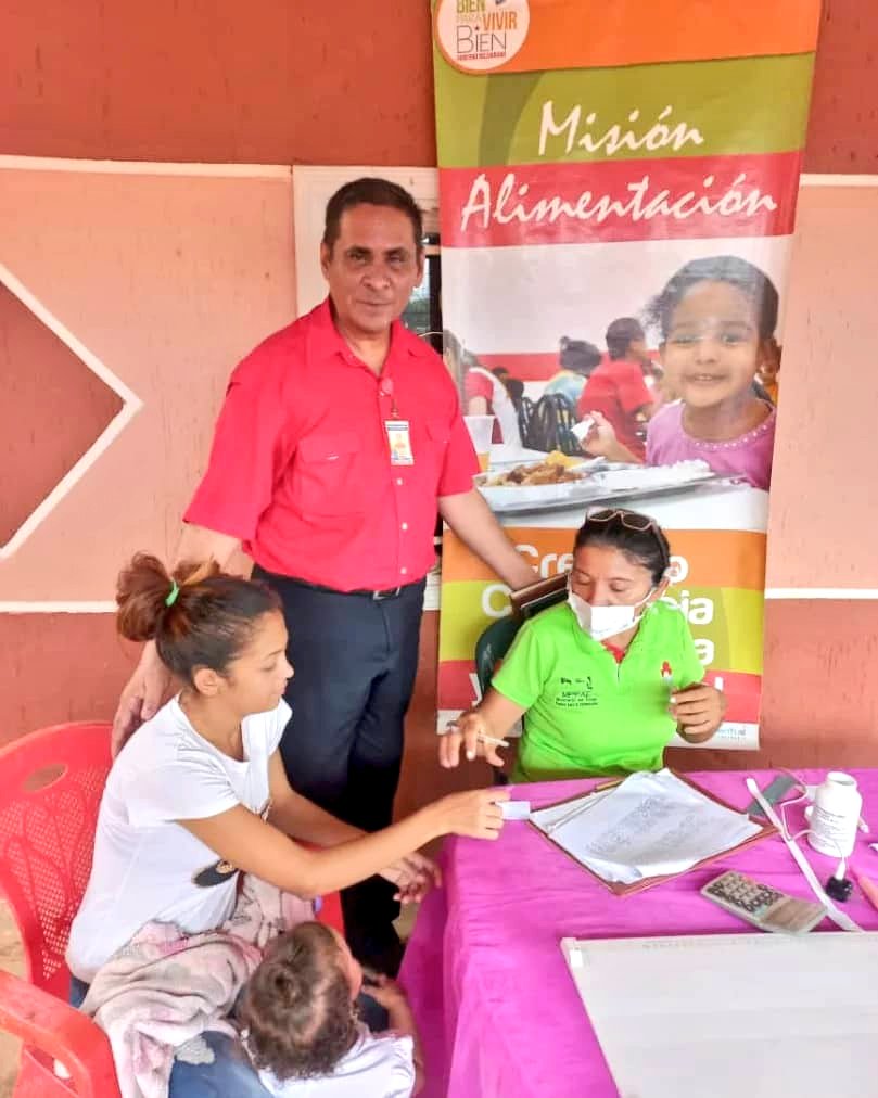 El pasado #25Abril , el equipo de <a href="/LosAndesVe/">LosAndesVe</a> desde el estado #Zulia pquia. Coquivacoa, estuvo presente en la Feria del Campo Soberano🌽🍅. En atención al Plan Amor en Acción a las Victimas de la Guerra Económica.

#AlimentarEsVencer
#LevantenElBloqueoYa