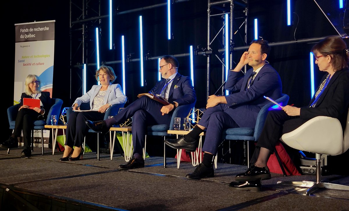 Rémi Quirion (@scichefqc) on Twitter photo Le dernier panel du #ForumFRQ, en lien avec le rôle de l’État et des universités dans le soutien/la promotion de la #ScienceEnFrançais, est en cours!
<a href="/alexcloutier/">Alexandre Cloutier</a> <a href="/ReseauUQ/">Université du Québec</a>, <a href="/recteurJutras/">Daniel Jutras</a> <a href="/UMontreal/">Université de Montréal</a>, <a href="/SciChefCan/">Dre Mona Nemer</a>; <a href="/ACUFC_info/">ACUFC</a> <a href="/RechercheFranco/">Réseau de recherche francophonie canadienne</a> <a href="/JaniceBailey6/">Dr. Janice Bailey</a> <a href="/ReseauUQ/">Université du Québec</a> Le dernier panel du #ForumFRQ, en lien avec le rôle de l’État et des universités dans le soutien/la promotion de la #ScienceEnFrançais, est en cours!
<a href="/alexcloutier/">Alexandre Cloutier</a> <a href="/ReseauUQ/">Université du Québec</a>, <a href="/recteurJutras/">Daniel Jutras</a> <a href="/UMontreal/">Université de Montréal</a>, <a href="/SciChefCan/">Dre Mona Nemer</a>; <a href="/ACUFC_info/">ACUFC</a> <a href="/RechercheFranco/">Réseau de recherche francophonie canadienne</a> <a href="/JaniceBailey6/">Dr. Janice Bailey</a> <a href="/ReseauUQ/">Université du Québec</a>