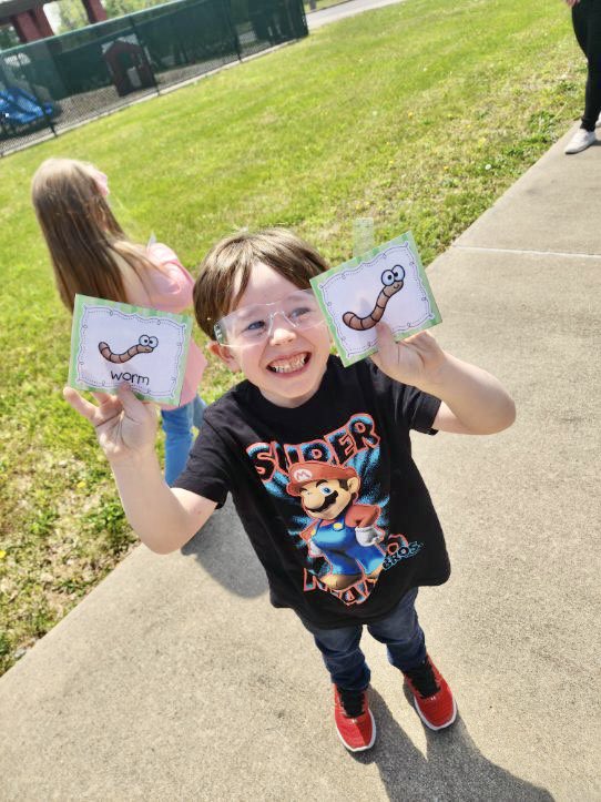CarlenaSheeran's tweet photo. The #HCSPreschool scholars in Amy Atcher’s class @LakewoodBruins took their learning outside!🐞🐜🪲 Each #LittleBruin had a card with a type of bug on it &amp; they had to find the matching card.👫🏽 #HCSBetterTogether #InsectUnit #HandsOn #LearningOutside https://t.co/boyfHxLRcT