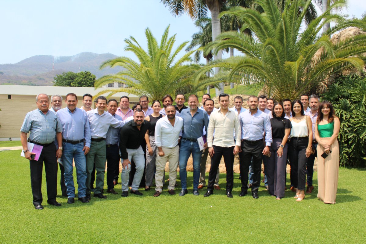 hermesfrancisc3's tweet photo. El contacto con empresarias y empresarios en mis recorridos por México refuerzan mi convicción de que quienes generamos empleos y riqueza, también debemos ser parte de la continuidad de la transformación. Hoy en #TuxtlaGutiérrez instalamos la delegación del #COCE en #Chiapas. https://t.co/kHszXcxi3a