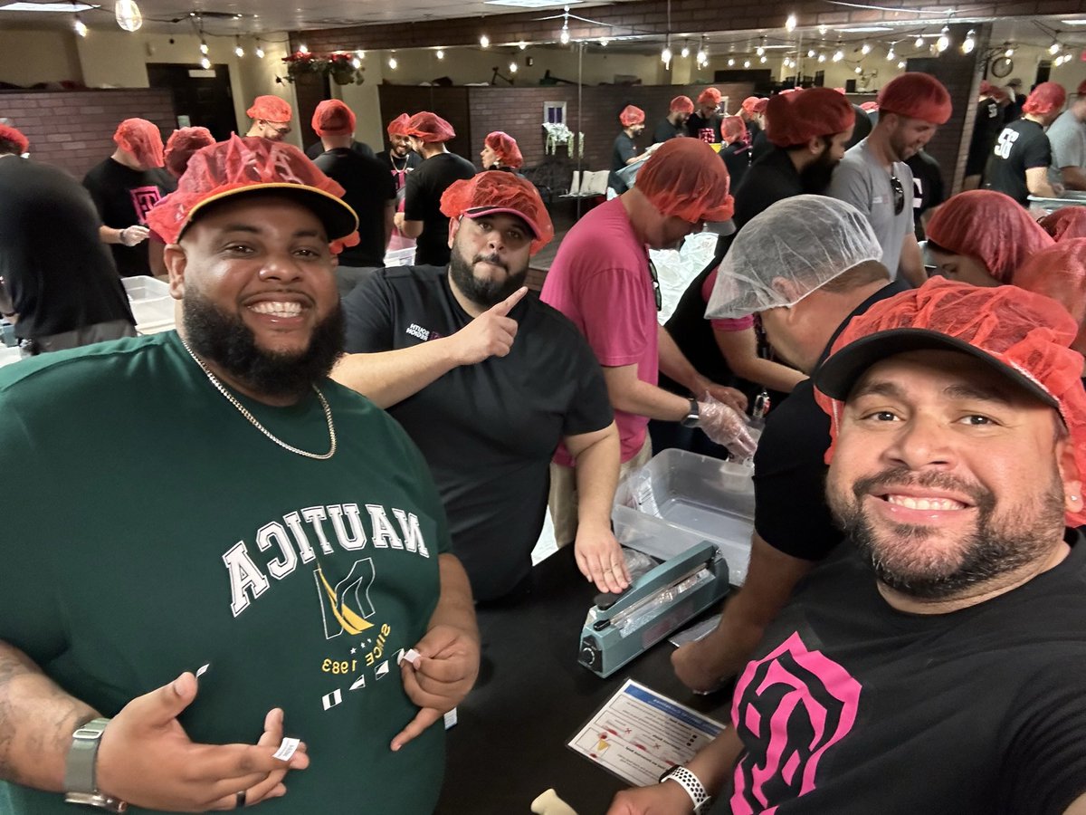 Amazing morning with the team feeding about 15,000 people @TampaBeastDM #TampaNorth