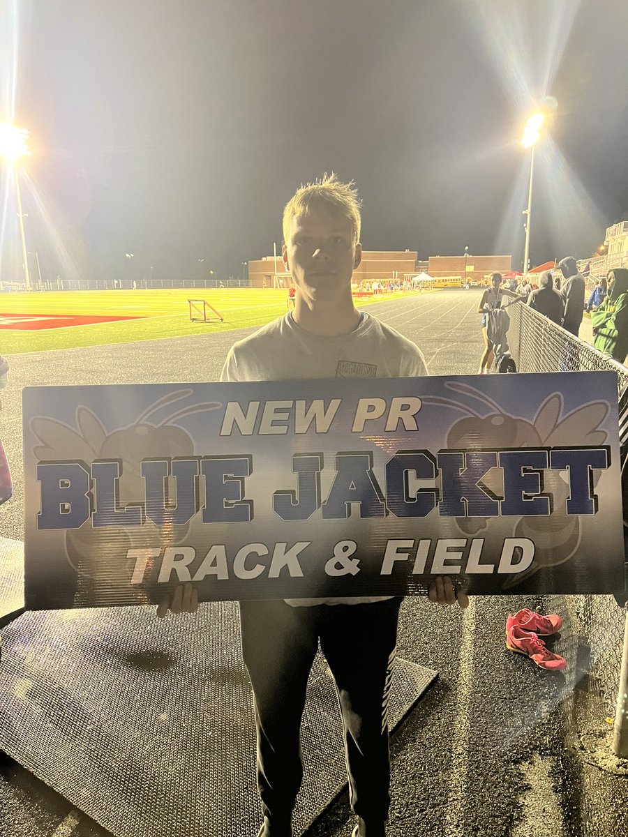 Senior Matthew Newell with a PR in 200M.