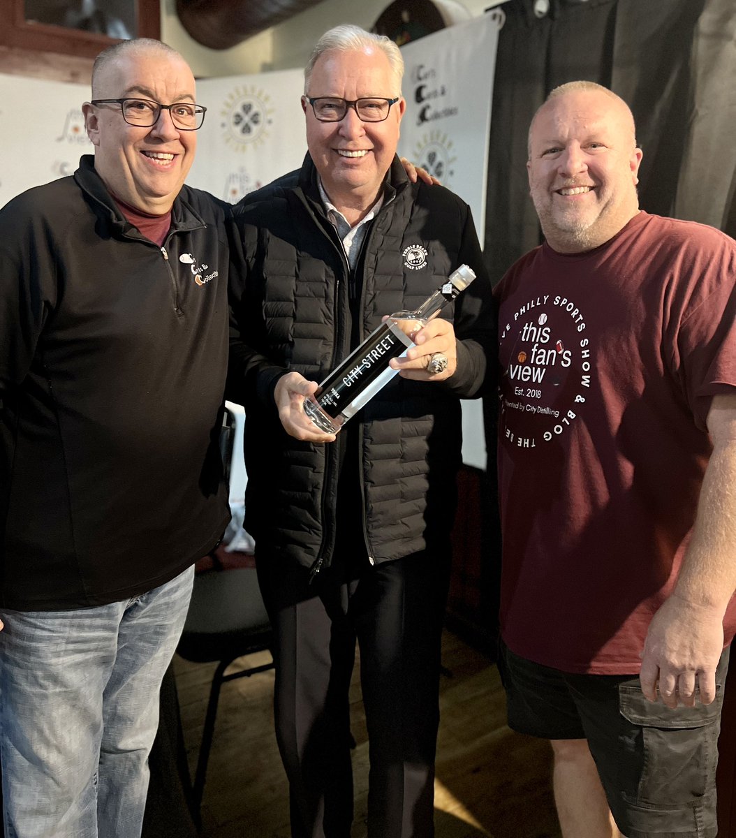 ThisFansView's tweet photo. Views from last night’s live show at Hanrahan’s Irish Pub with Ron Jaworski! #eagles #jaws #podcast #liveshow https://t.co/bhGLWaAzzw