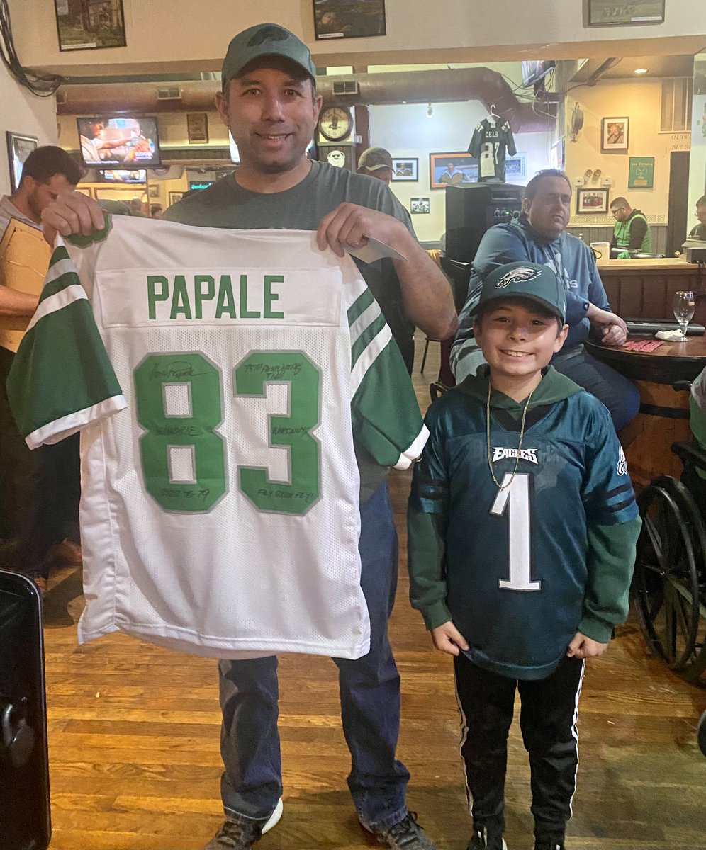 ThisFansView's tweet photo. Views from last night’s live show at Hanrahan’s Irish Pub with Ron Jaworski! #eagles #jaws #podcast #liveshow https://t.co/bhGLWaAzzw