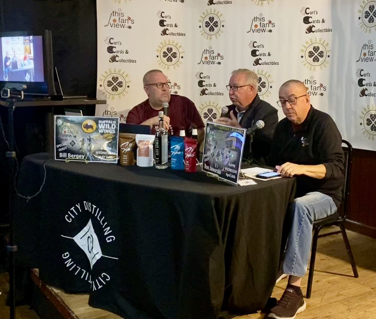 ThisFansView's tweet photo. Views from last night’s live show at Hanrahan’s Irish Pub with Ron Jaworski! #eagles #jaws #podcast #liveshow https://t.co/bhGLWaAzzw