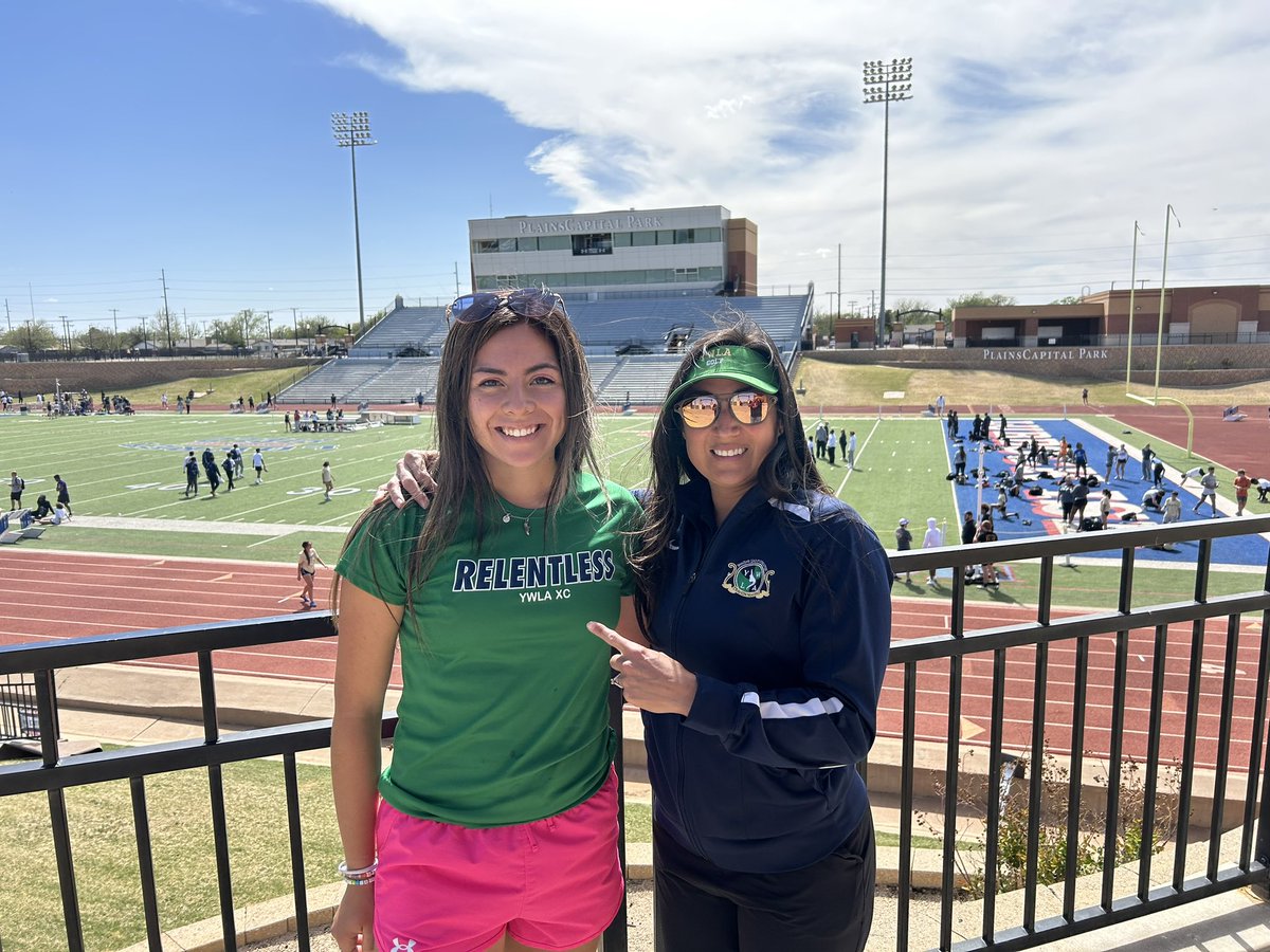 We made it! Got to workout at Lowrey Field at PlainsCapital Park! Tomorrow we compete! 💚💙💛
#Regionals #trackathlete @Ysleta_YWLA @ywprep @MalindaVillalo2 @Magness915