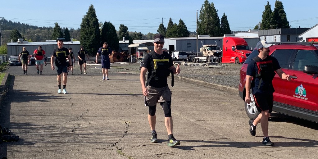 clackamasfire's tweet photo. Wildland fire is physically demanding! Each year dedicated wildland firefighters must pass the “Pack Test,” which is 3 miles with 45 lbs. of weight in 45 minutes or less. This test is to ensure we’re up to the challenge. 

#training #responseready #hereforyou #responsereadyoregon https://t.co/8aMuI99scF