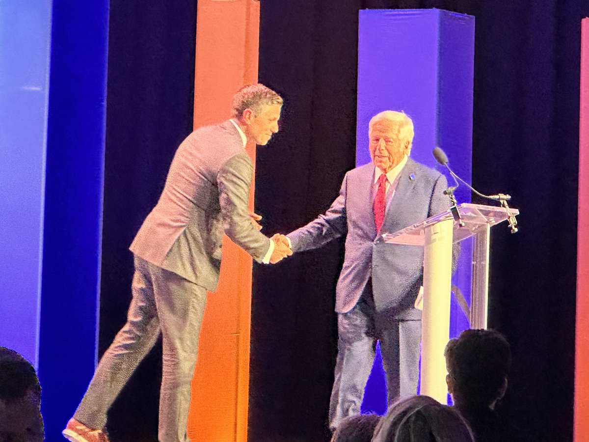 On #NFLDraft night, Robert Kraft introduced by <a href="/bensimmoneau/">Ben Simmoneau</a> honoring Peter Lynch at the <a href="/csf_boston/">Catholic Schools Foundation</a> fundraiser #wcvb