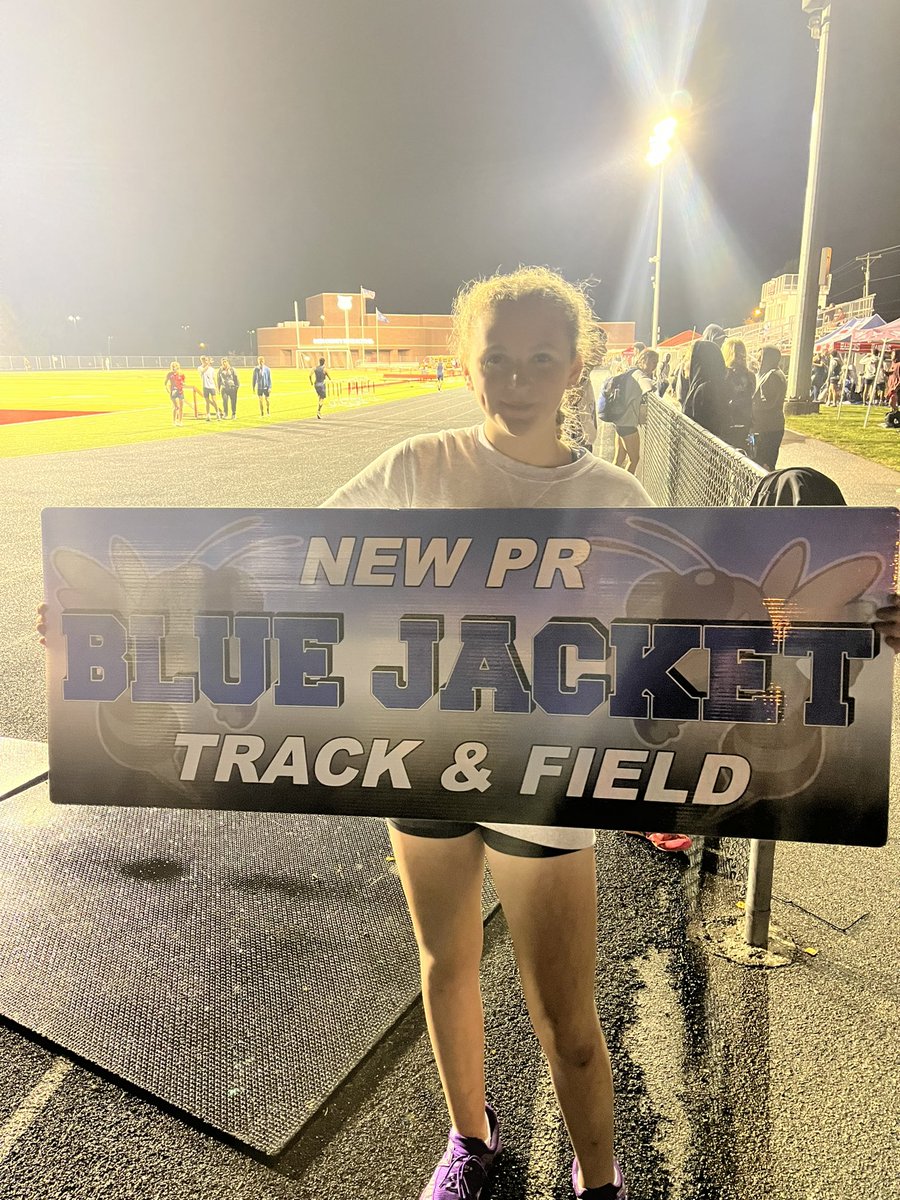 7th Grader Daisie with a PR in the 400M.