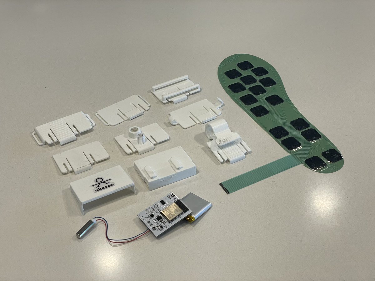 ConcreteSciFi's tweet photo. New enclosure for our smart insoles, featuring a modular clip design for different applications (straps, screw-on, shoe clip, hooks, etc), as well as a template clip for anyone to make their own custom clips

Also includes a larger vibration motor https://t.co/LkWk2oeV1q