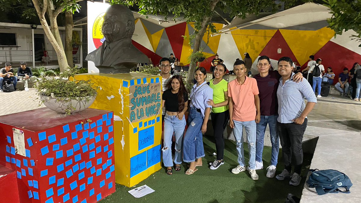 Cridavid14's tweet photo. Hoy, la organización estudiantil SUMEMOSUAC le preguntó a los estudiantes que podrían sumarle a la Autónoma del Caribe, a raíz de los gravísimos problemas académicos y financieros. 

Seguimos organizándonos y defendiendo la educación como derecho 💙 https://t.co/w4hUcRW3Em