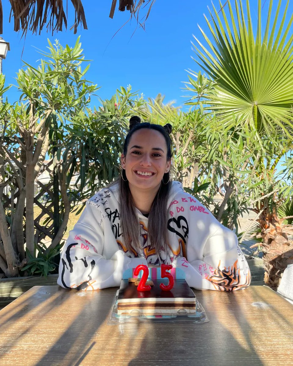 LuciaMoralees's tweet photo. semana llenita de amor ❤️

1. Soplando velitas en la playa
2. Como cada año, no podía faltar📸
3. Haciéndole creer que quiero ayudar
4. Al 🌞 en la playita https://t.co/ZjHsrRr4Sm