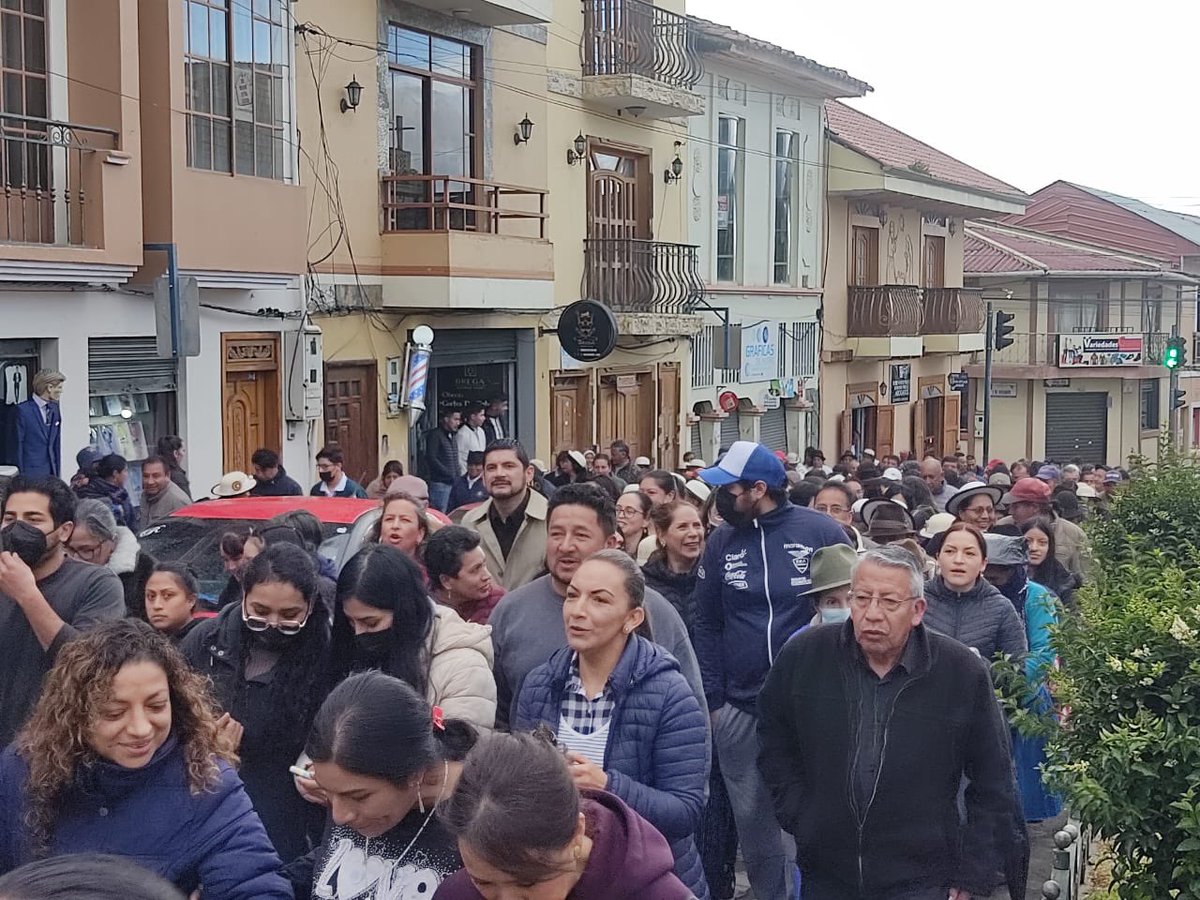 riwilo2002's tweet photo. ¡La seguridad es una tarea de todos!

Aplaudimos la iniciativa de varios grupos sociales del cantón Cañar que se han juntado para combatir la delincuencia.

Desde el Gobierno del Ecuador hemos asumido varios compromisos para recuperar la calma de nuestras franciscanas ciudades. https://t.co/E5OjBlYx9t