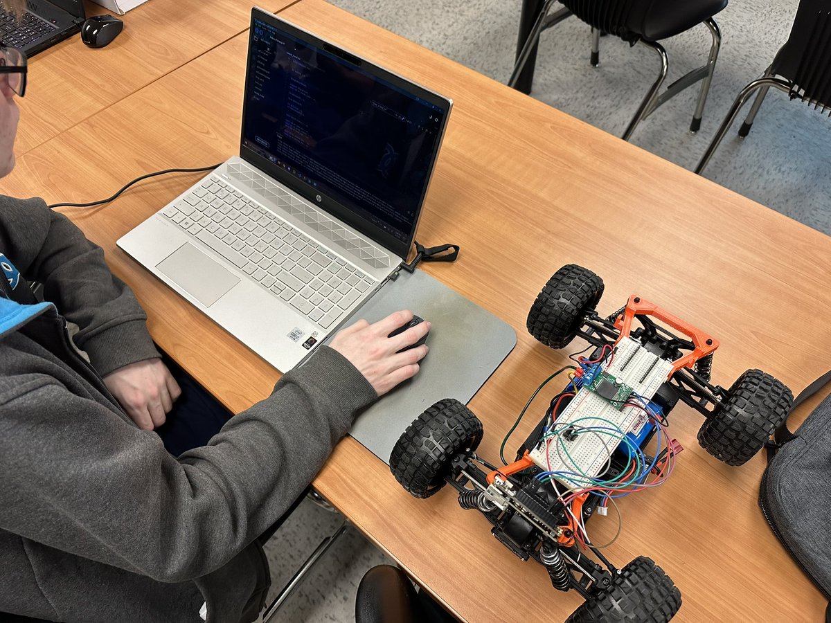 GearBots Makerspace tweet media