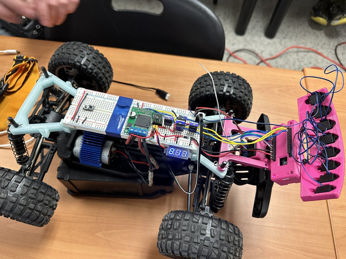 GearBots Makerspace tweet media