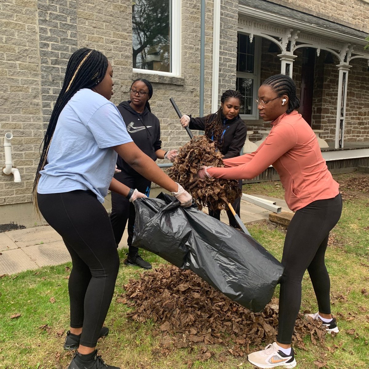 MerrickPS's tweet photo. #EarthDay2023 was a HUGE success at #MerrickPrep!  We cleaned up garbage and debris from our campus and surrounding area; parking lots, curbs, etc.  

#EarthDay #baordingschool #merrickville #community #cleanup #earth https://t.co/FBzKCTgTZW