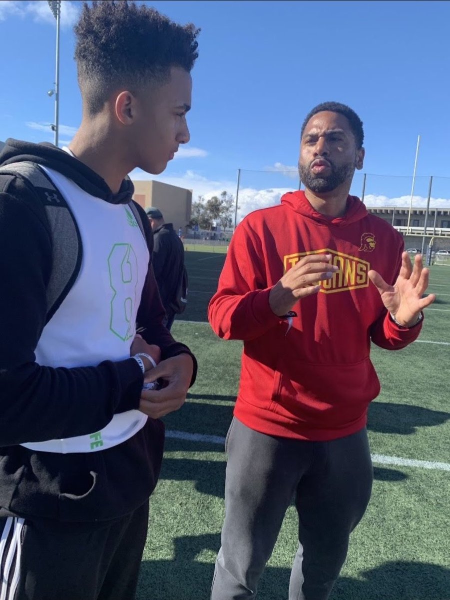 JamesDanielsPop's tweet photo. Good for “Big Kid” @jalendaniels_ to know the #1 @NFL draft pick @_bryce_young & his Pops Craig waaaaay before his senior year in HS🏈and following the #BluePrint #LAMagic🤷🏾♂️@THEHIVEFB certified https://t.co/vX65BXwt5J