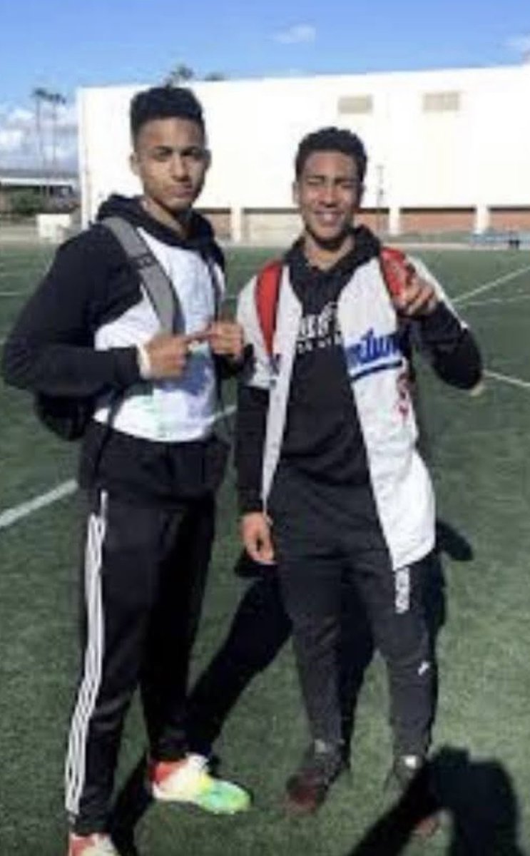 JamesDanielsPop's tweet photo. Good for “Big Kid” @jalendaniels_ to know the #1 @NFL draft pick @_bryce_young & his Pops Craig waaaaay before his senior year in HS🏈and following the #BluePrint #LAMagic🤷🏾♂️@THEHIVEFB certified https://t.co/vX65BXwt5J