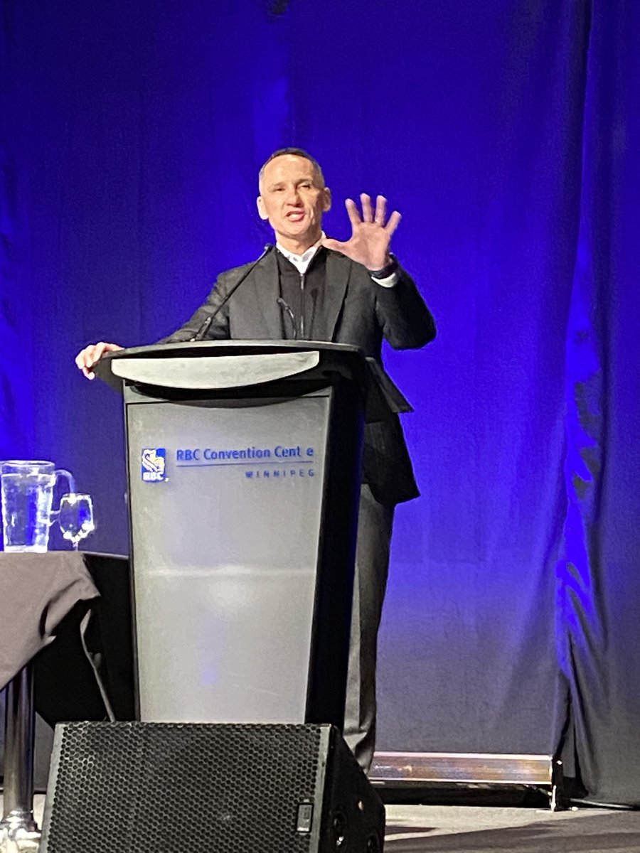 Rossbrook's tweet photo. Community leader @kevin_chief Chief is sharing his inspiring perspectives tonight at the No Child Alone Dinner. Thank you Kevin!
#KevinChief #NCADinner2023 https://t.co/KvVSnmbEYD