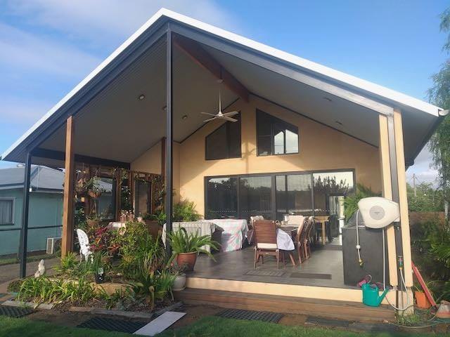 Hemp Home in Hunter Valley, NSW, Australia. Courtesy The Australian Hemp Masonry Co.

Check out the new Hemp Building Directory 2023 from Hempbuild Mag at the link below

hempbuildmag.com/directory-2023 

#healthyhomes #hemphouse #industrialhemp #hempbuilding #sustainablebuilding