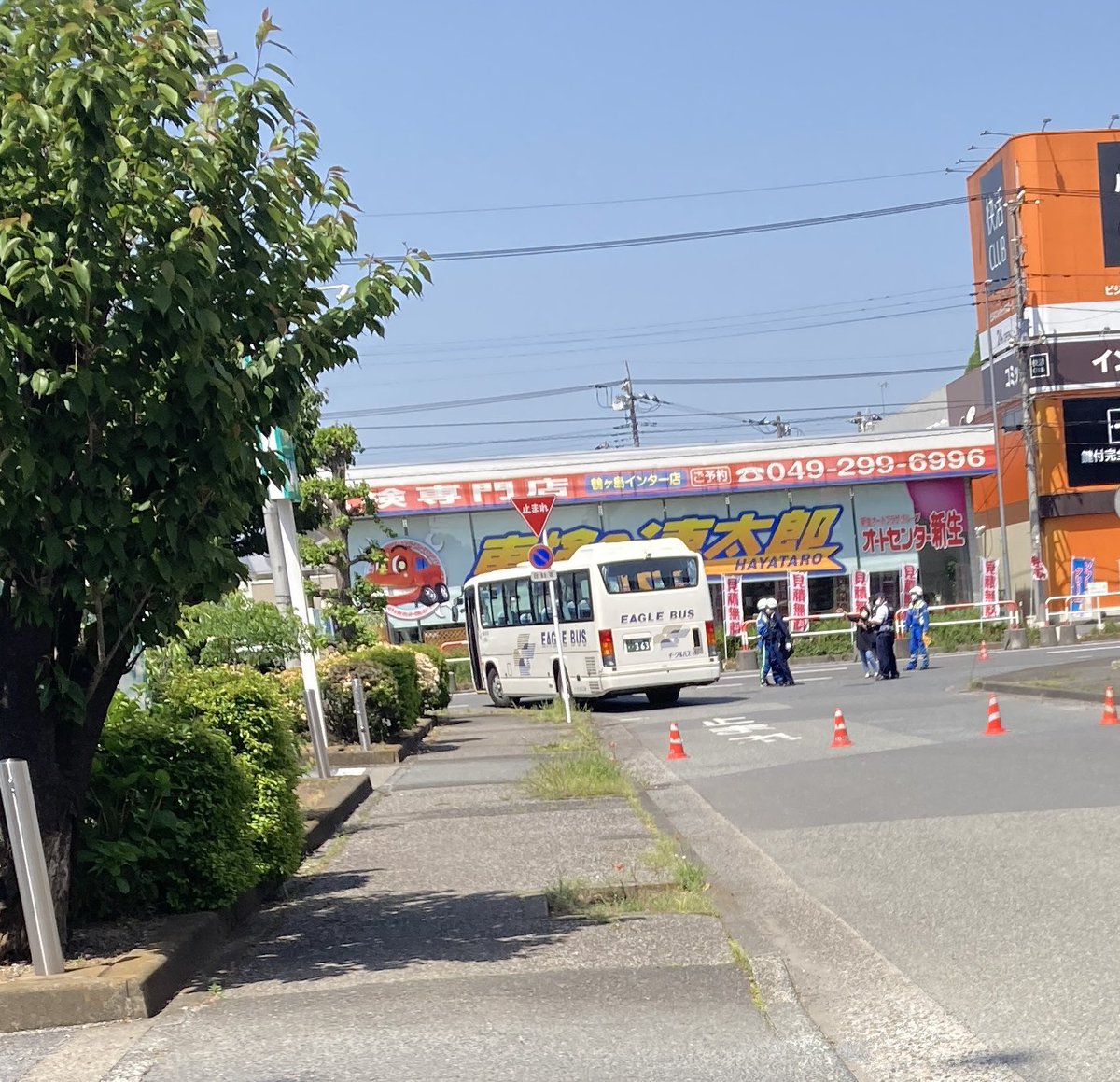 GGR_008's tweet photo. 鶴ヶ島ICのとこでバスの事故?
407渋滞中。
#R407 https://t.co/BueLPZpngU