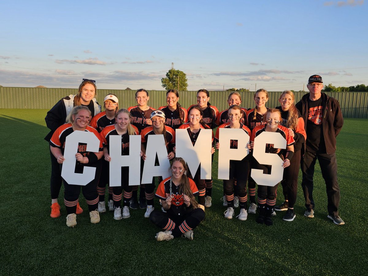 pphssoftball's tweet photo. BI-DISTRICT CHAMPIONS!!! 

13-2 win over Scurry-Rosser 🥎🧡

Gracie Sanders with the walk off homerun!!! 

#WhyNotUs https://t.co/RwpV5Ion5Z