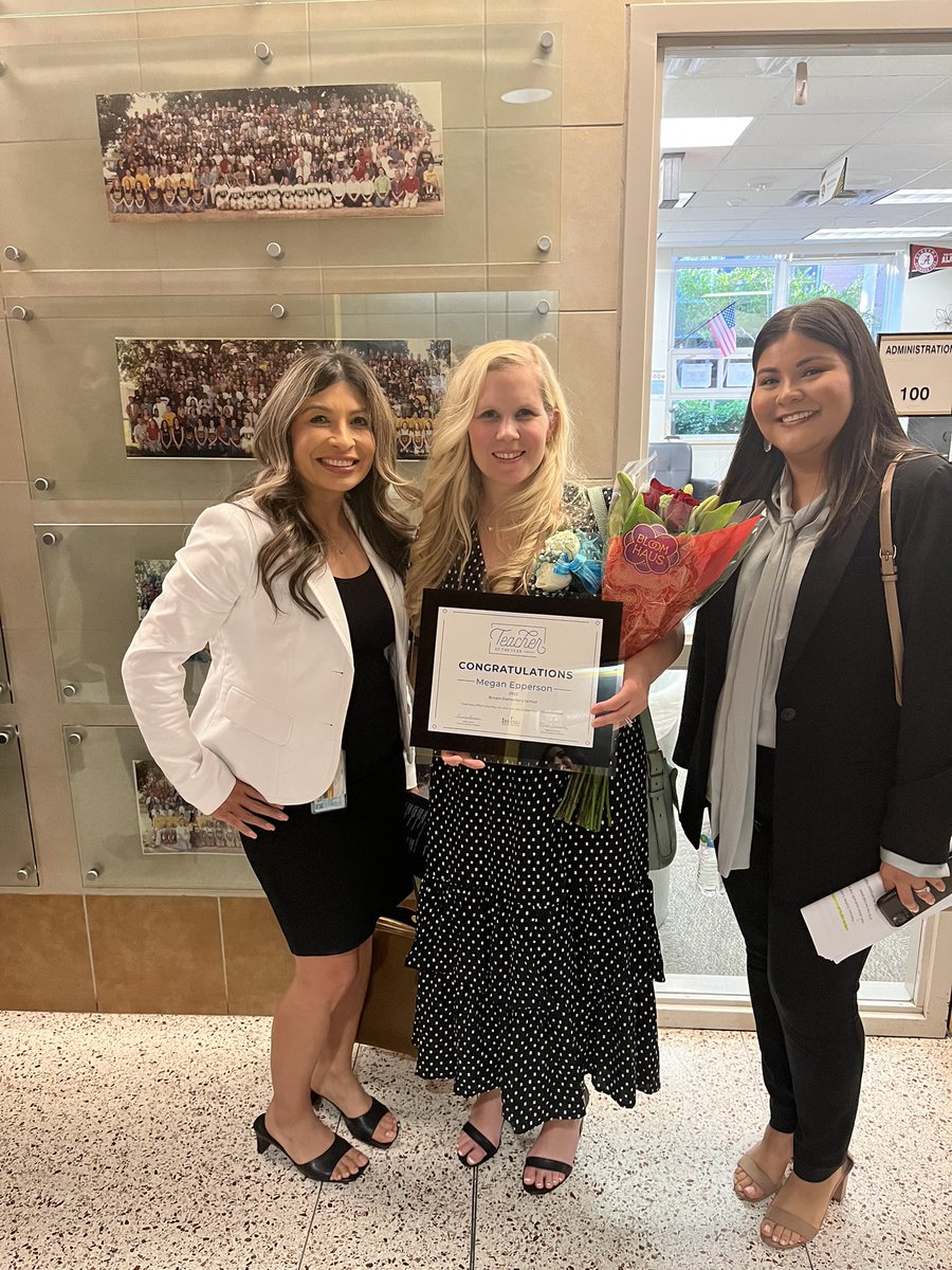 mscastillo105's tweet photo. Had a great time at this years Teacher of the Year ceremony! Congratulations to @BritainElem TOY Ms. Epperson!! @IrvingISD 🫶🏼 ✨🫶🏼✨ https://t.co/HRJ4ble4Dj