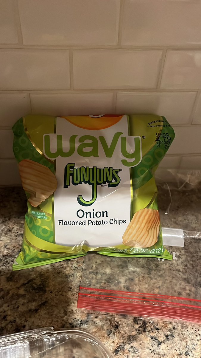 1goofyCowboy_'s tweet photo. My mom bought them Shrek Chips #itsnotogre https://t.co/x7Wc6rLjFM