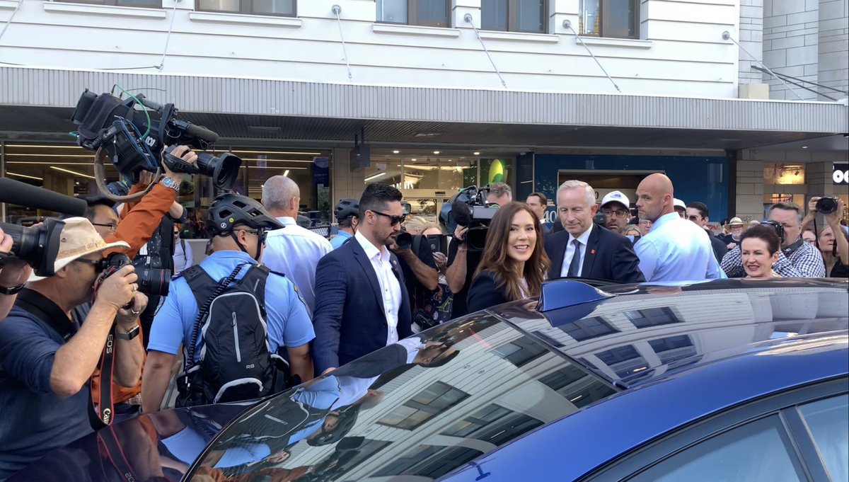 Crown Princess Mary in Sydney this morning, cycling on the city’s bike paths before catching a tram - HRH’s whirlwind visit today is all about sustainability &amp; green energy.
She graciously answered my question &amp; also said ‘bye’ to me at the end. #CrownPrincessMary #princessmary
