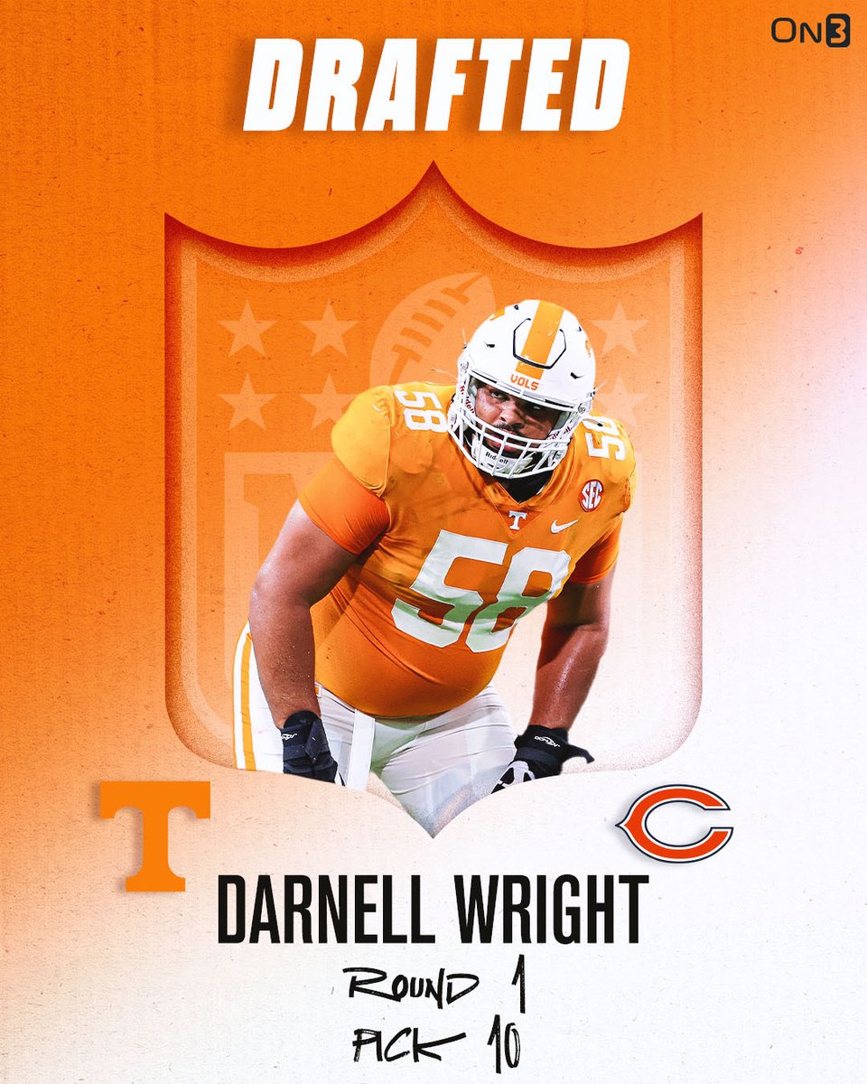 On3's tweet photo. The Chicago Bears select Tennessee OT Darnell Wright with the 10th pick in the 2023 NFL Draft🍊

https://t.co/ellGNAymMh https://t.co/2uUbpPuoA4