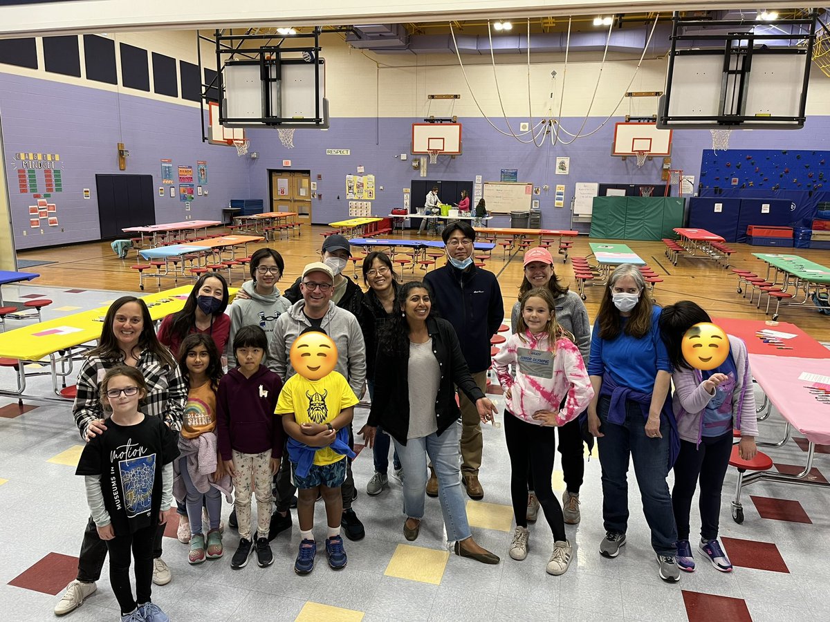 NotesByMrsC's tweet photo. Tonight’s “The Kindness Rocks Project” Night would not have happened without these incredible volunteers!! #setupcrew #modpodgecrew #cleanupcrew Thank you!!! @Hawk_Principal @RoryDOConnor @lexingtonsuper @theKindnessrock https://t.co/HsxarUthQ8
