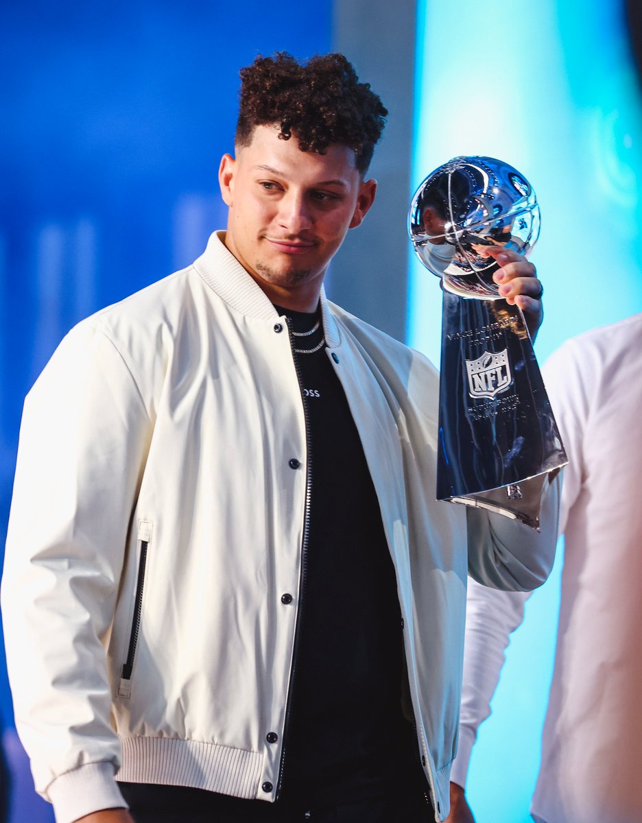 Chiefs's tweet image. Subtle flex.