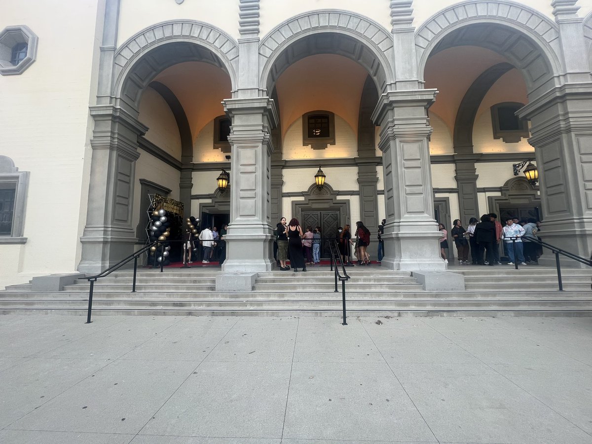 MrPriceCHS's tweet photo. Night of a Thousand Stars about to begin here at Chaffey. 
Time to celebrate our Drama department and our amazing students! https://t.co/0RYbZUMpAu