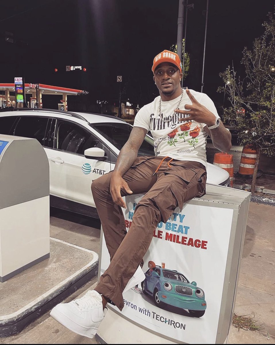 joejack_8's tweet image. I compete with myself like I’m the only man alive. 🤎🧡🤍🦈, RARE!