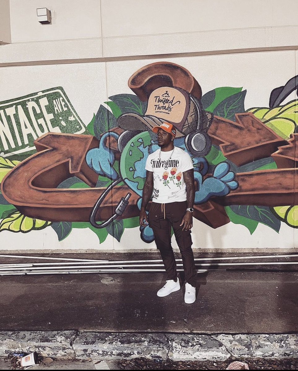 joejack_8's tweet image. I compete with myself like I’m the only man alive. 🤎🧡🤍🦈, RARE!